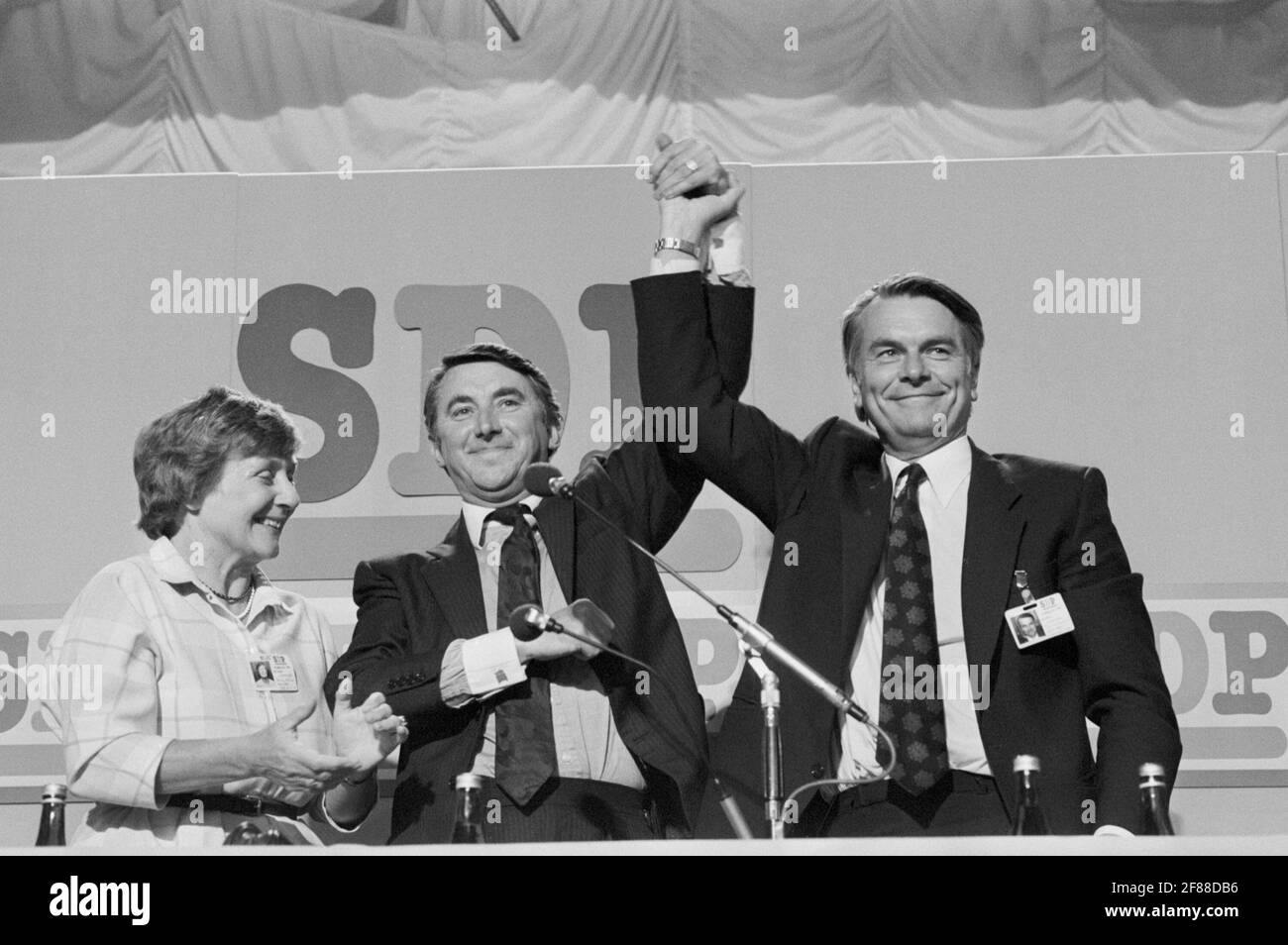 File photo dated 08/09/85 of Social Democratic Party President Shirley Williams applauding Liberal leader David Steel, who has joined hands with SDP leader Dr David Owen (left) after Mr Steel's speech to the SDP conference in Torquay. The former cabinet minister and Liberal Democrat peer, Baroness Williams of Crosby, has died aged 90, the Liberal Democrats have said. Issue date: Monday April 12, 2021. Stock Photo
