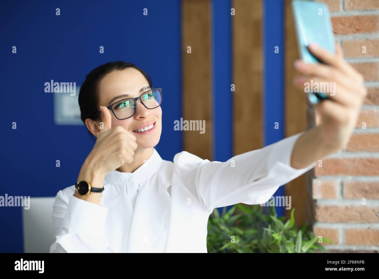 Video woman showing thumb hi-res stock photography and images - Alamy