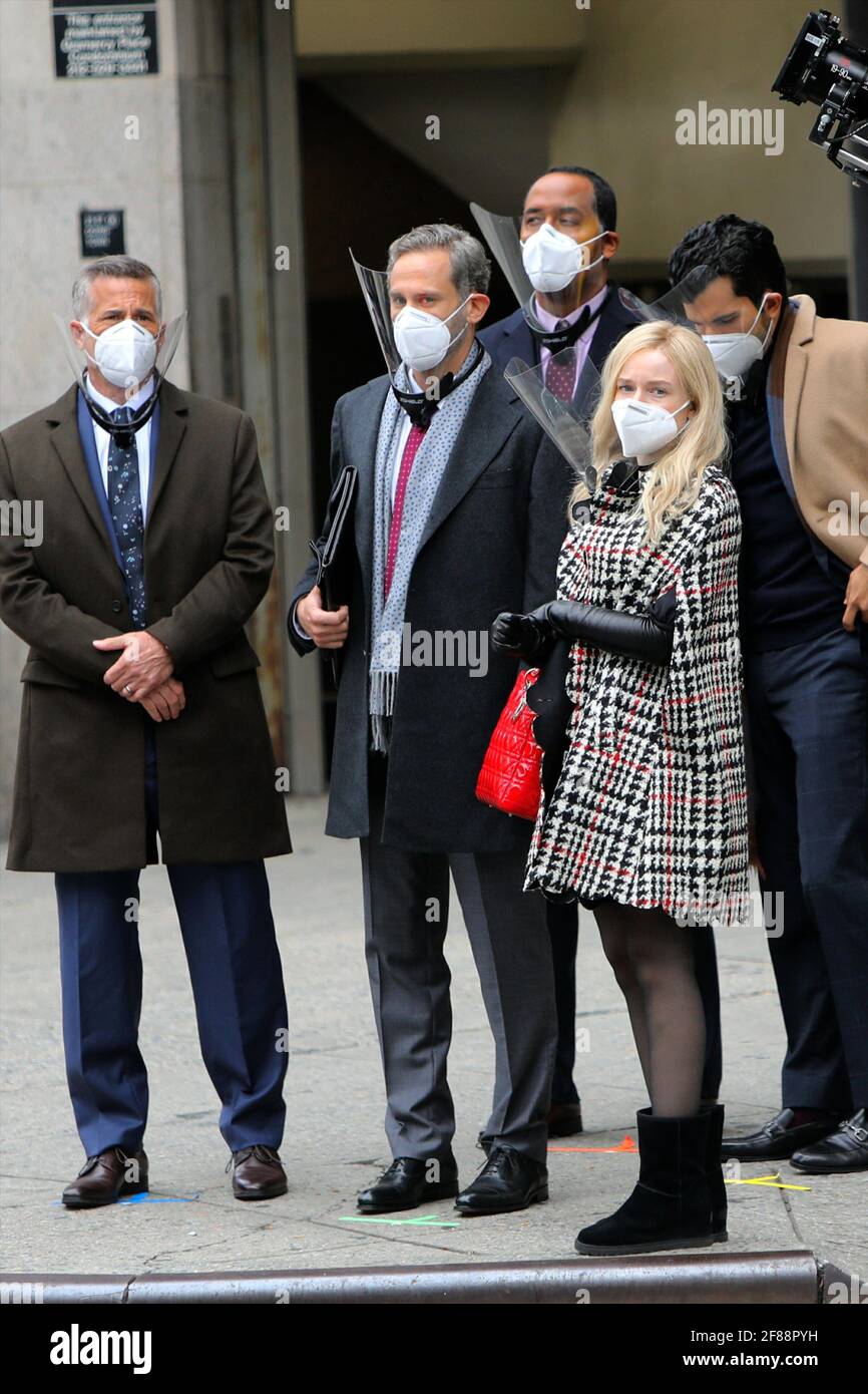 New York - NY - 20200930 Julia Garner filming scenes on Park Avenue for