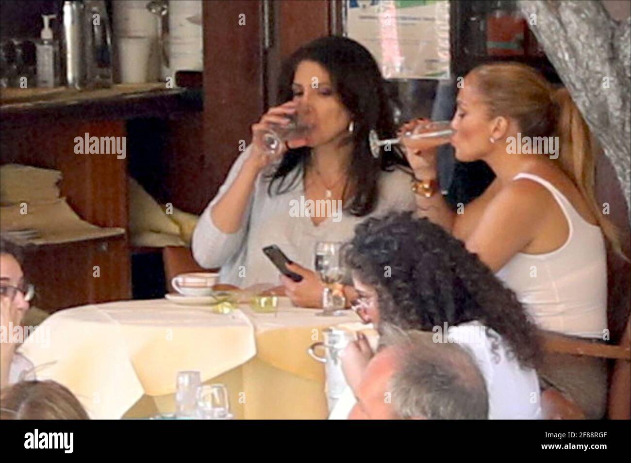 New York - NY - 20200907 Jennifer Lopez and her sisterLynda