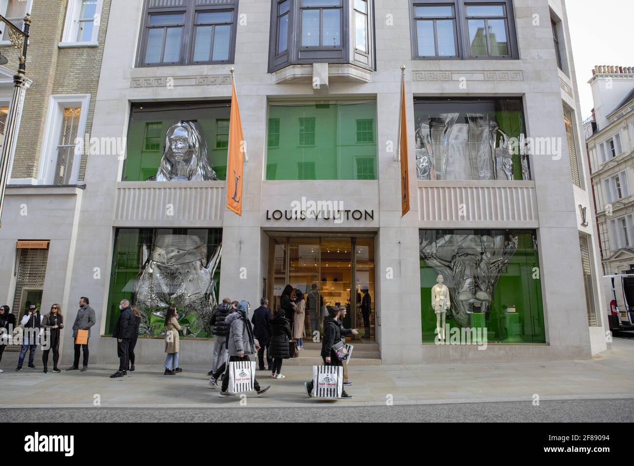 London, England, UK. Louis Vuitton shop in Bond Street Stock Photo - Alamy