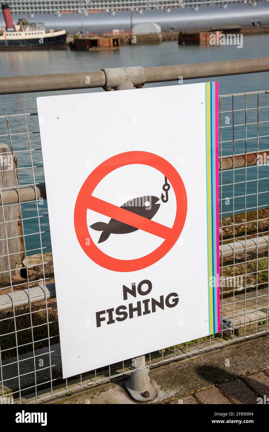 Southampton, England, UK. 2021.  No fishing sign on the waterfront at Town Quay, Southampton, UK Stock Photo