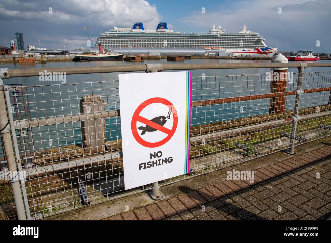 Southampton, England, UK. 2021.  No fishing sign on the waterfront at Town Quay, Southampton, UK Stock Photo