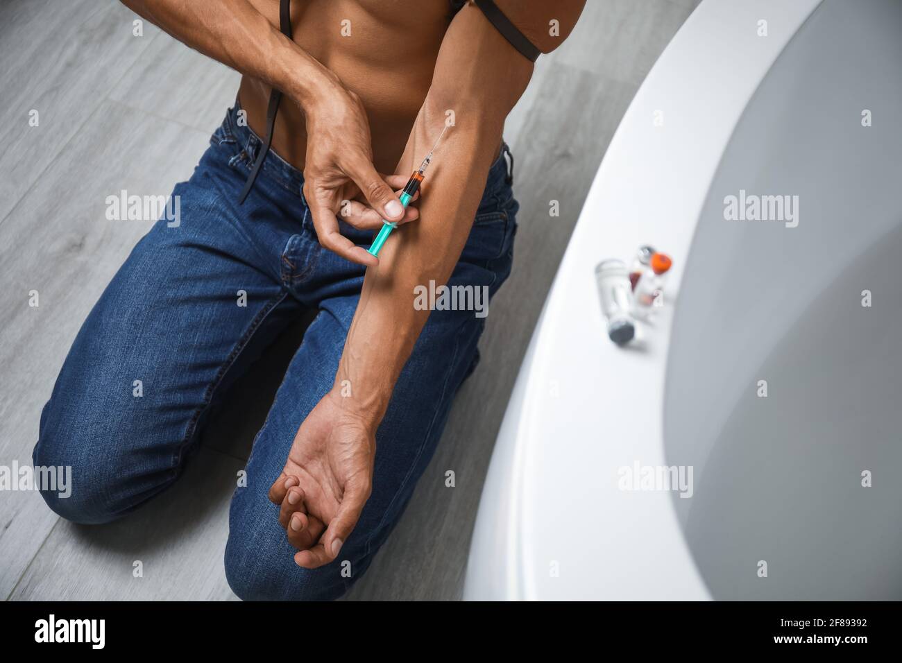 Male junkie making injection in bathroom Stock Photo - Alamy