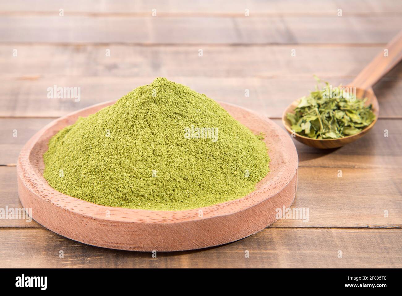 Leaves and moringa powder - Moringa oleifera Stock Photo - Alamy