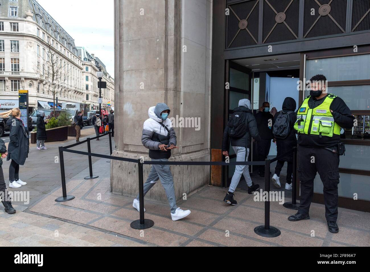 People start heading into the Nike Town store in London's Oxford Street,  some having queued for over 4 hours Stock Photo - Alamy