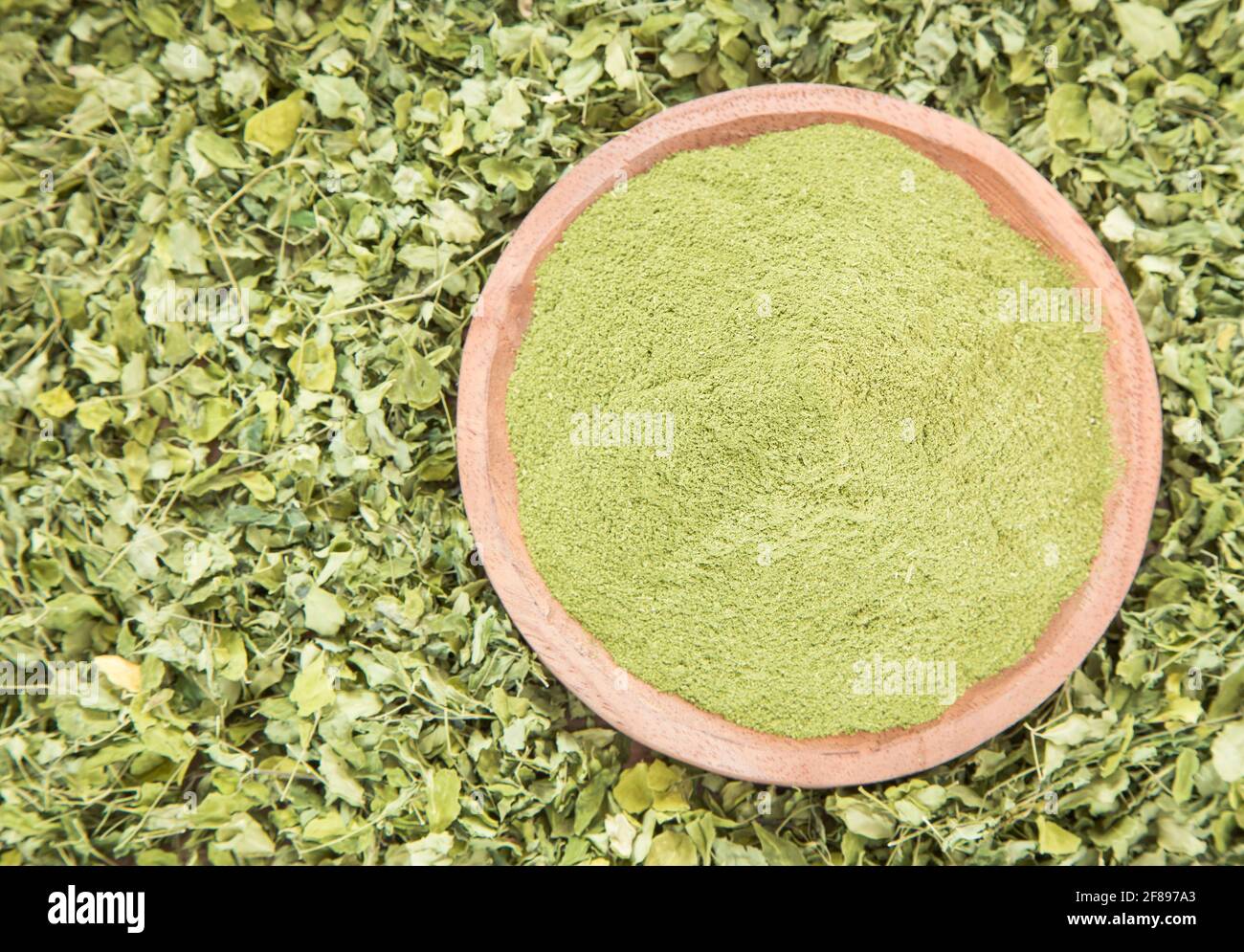Leaves and moringa powder - Moringa oleifera Stock Photo - Alamy