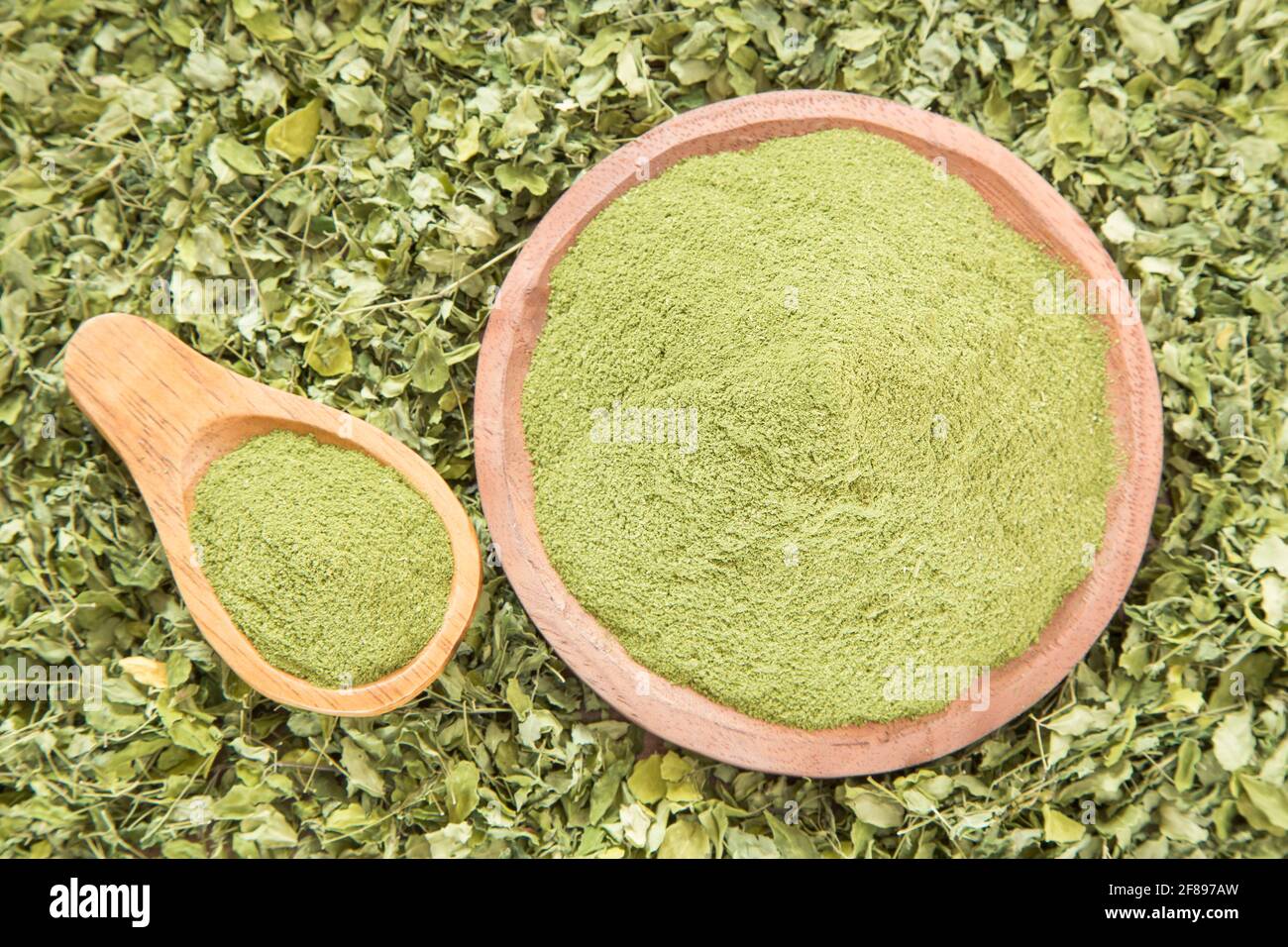 Leaves and moringa powder - Moringa oleifera Stock Photo - Alamy