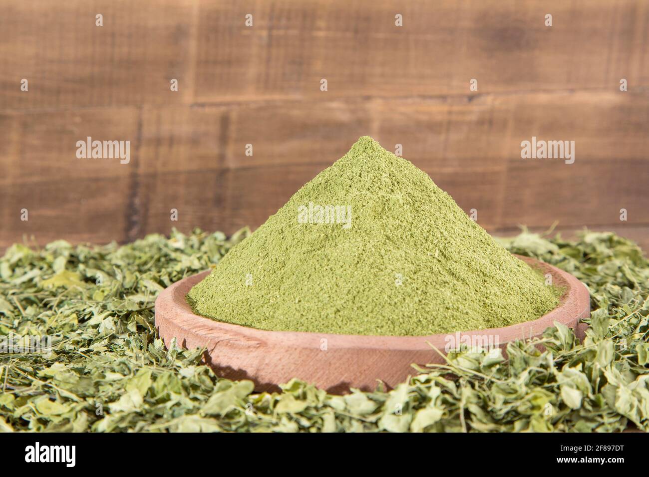Leaves and moringa powder - Moringa oleifera Stock Photo - Alamy