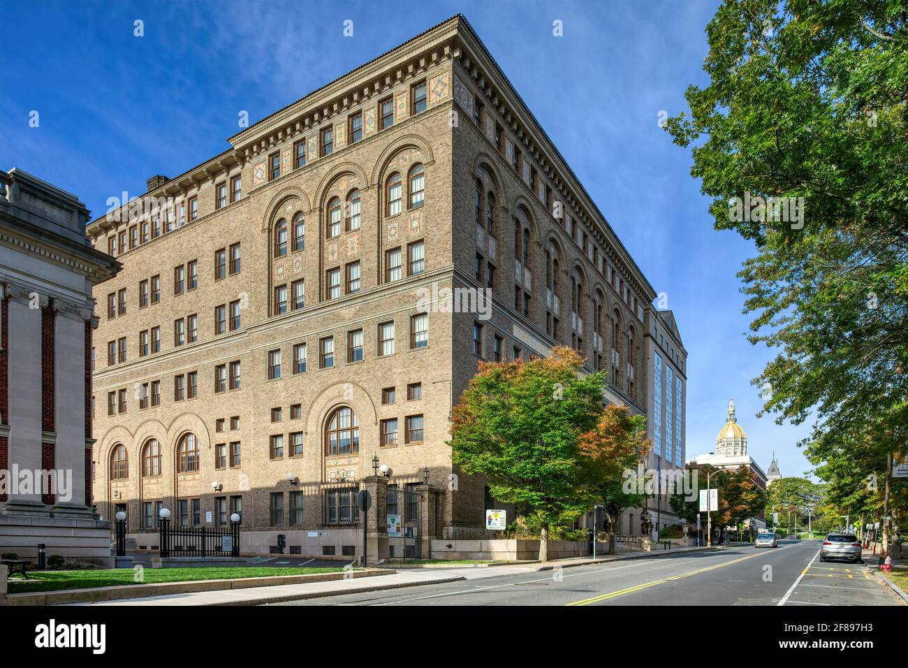 Phoenix Mutual Life Insurance Company building of 1920, designed by NY architect Benjamin Morris. Now used by Connecticut Department of Energy & Envir Stock Photo