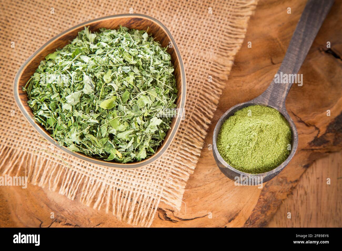 Leaves and moringa powder - Moringa oleifera Stock Photo - Alamy