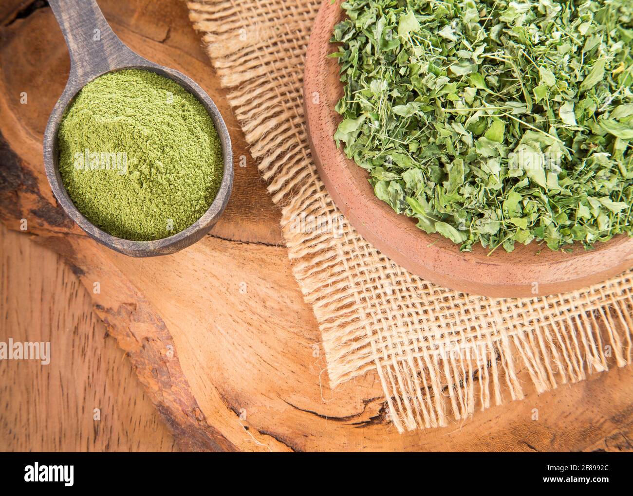 Leaves and moringa powder - Moringa oleifera Stock Photo - Alamy