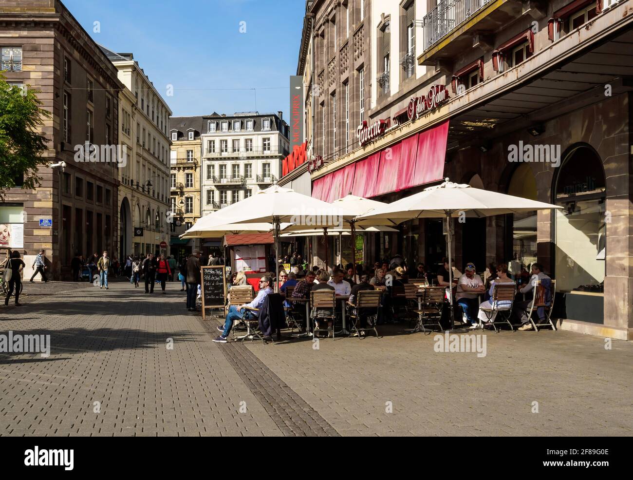 people enjoying luch , cold beer at the iconic Brasserie Kohler-Rehm in central Strasbourg Stock Photo