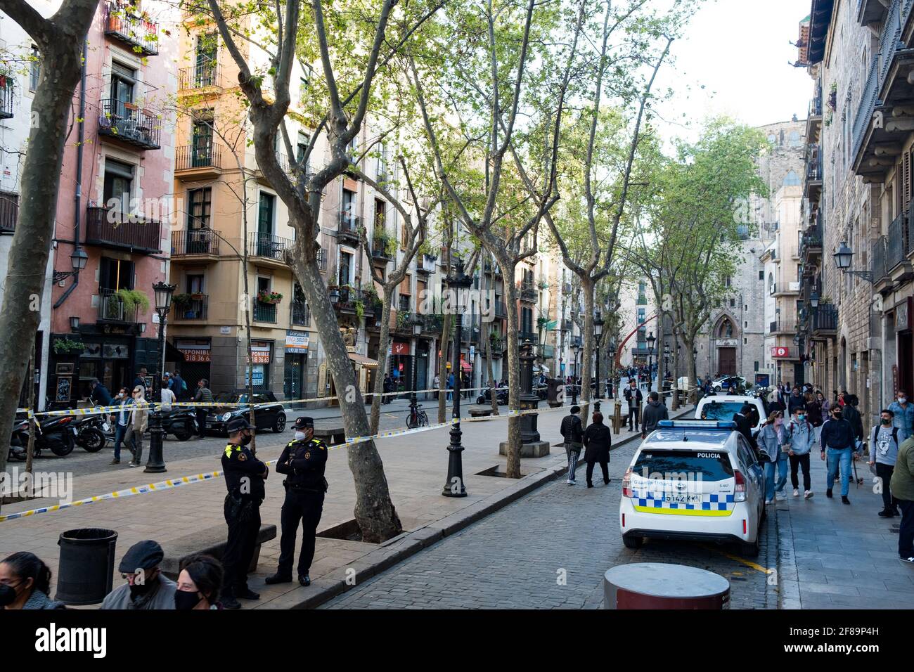 Catalan urban police patrols the Passeig del Born square in Barcelona, Spain on 2 April 2021, to prevent crowds of young people to gather and drink after the curfew in this spot full of bars and restaurant, despite the covid restrictions. Police is cracking down on illegal gatherings and parties in the city as the summer approaches and tourism restarts (Photo by Davide Bonaldo/Sipa USA) (Photo by Davide Bonaldo/Sipa USA) Stock Photo