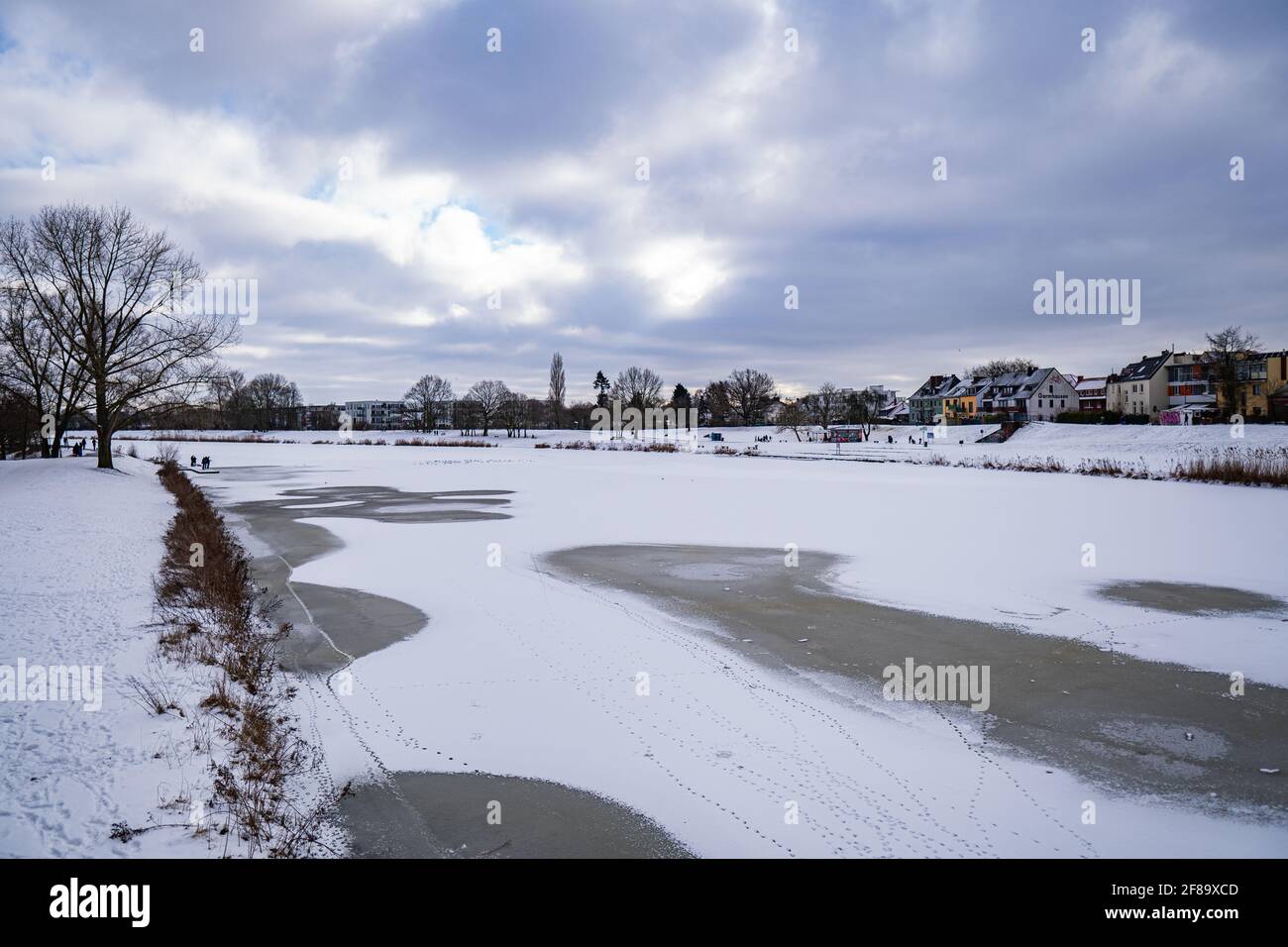 Beautiful frozen hi-res stock photography and images - Alamy