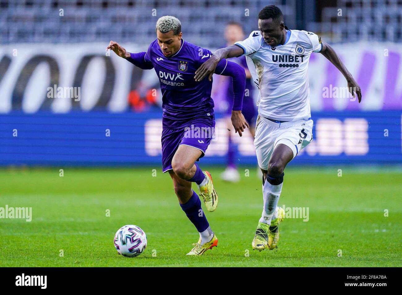 Anderlecht's Lukas Nmecha and Club's Odilon Kossounou fight for the ball  during a soccer match between RSC Anderlecht and Club Brugge KV, Sunday 11  Ap Stock Photo - Alamy