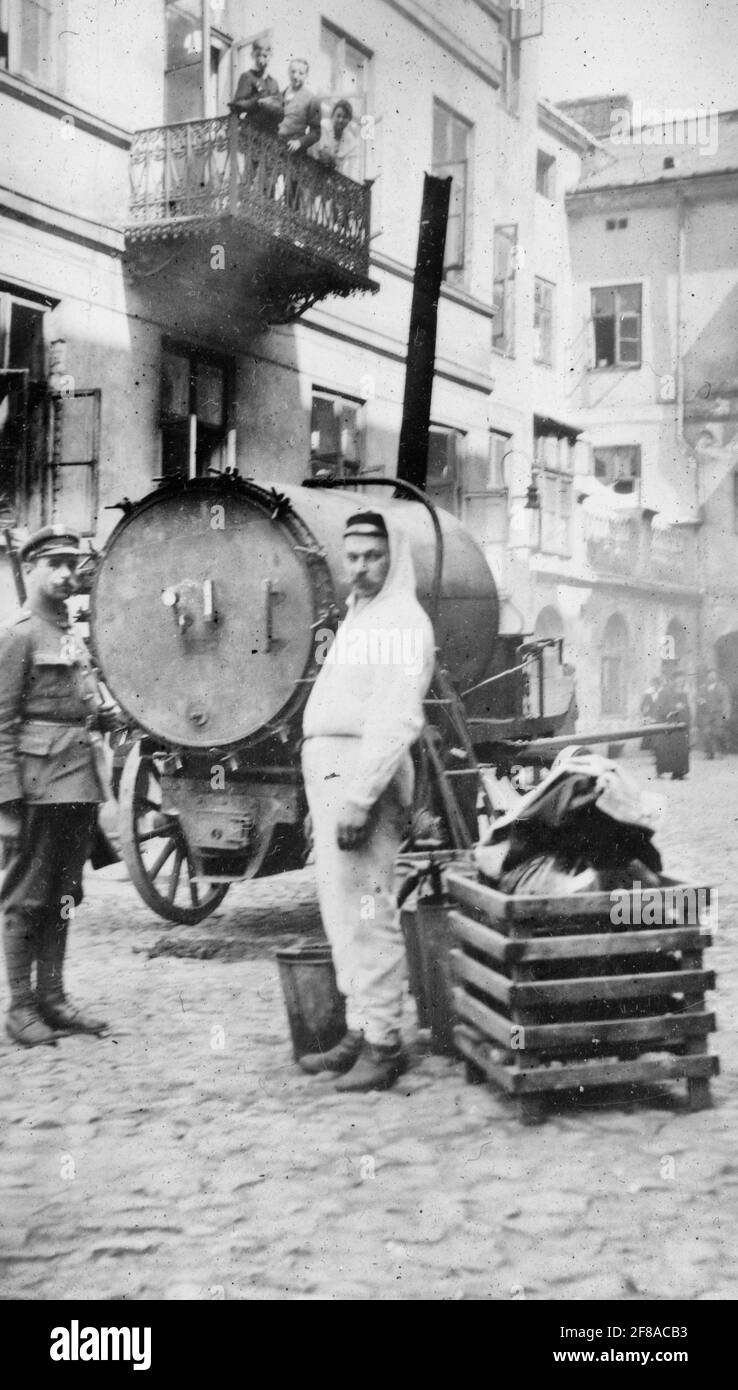 Typical disinfecting plant in operation in courtyard of crowded Jewish tenement in Warsaw. The bedding is taken out and disinfected, the rooms are washed with Cresol or other disinfecting solutions and inhabitants are sent to the municipal bath house for delousing, October 1919 Stock Photo