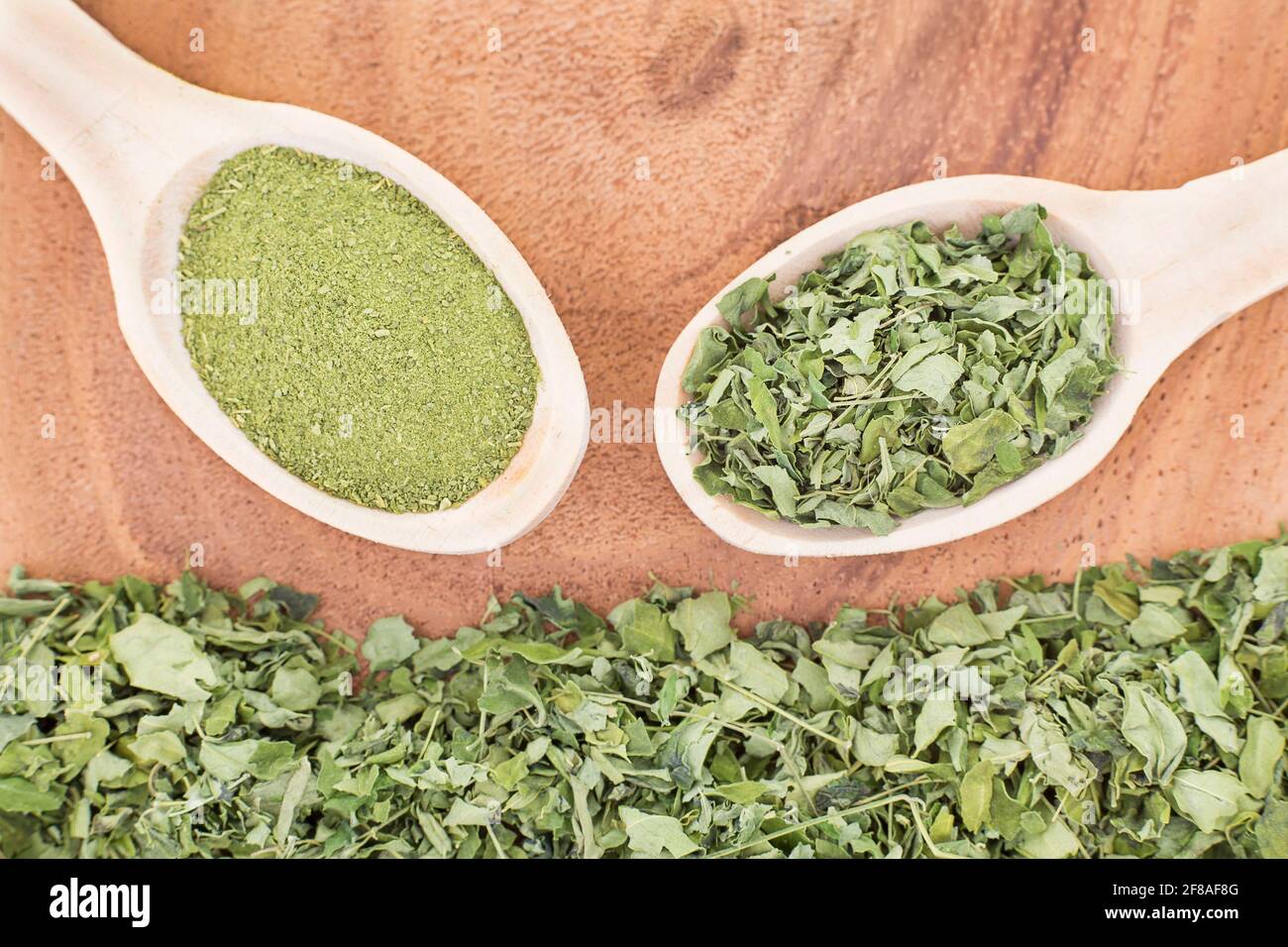 Leaves and moringa powder - Moringa oleifera Stock Photo - Alamy