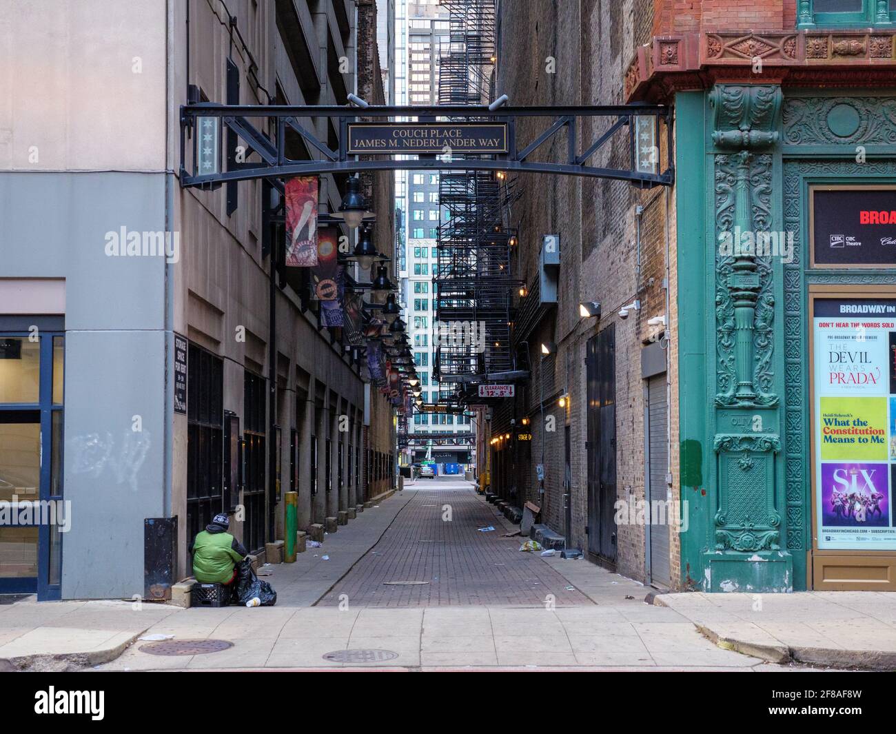 Extremisten Ga wandelen R Couch Place, James M Nederlandger Way. Chicago, Illinois Stock Photo - Alamy