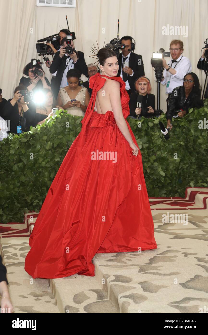 Anne Hathaway arrives to the 2018 Met Costume Gala Heavenly Bodies, held at the Metropolitan Museum of Art in New York City, Monday, May 7, 2018. Photo by Jennifer Graylock-Graylock.com 917-519-7666 Stock Photo