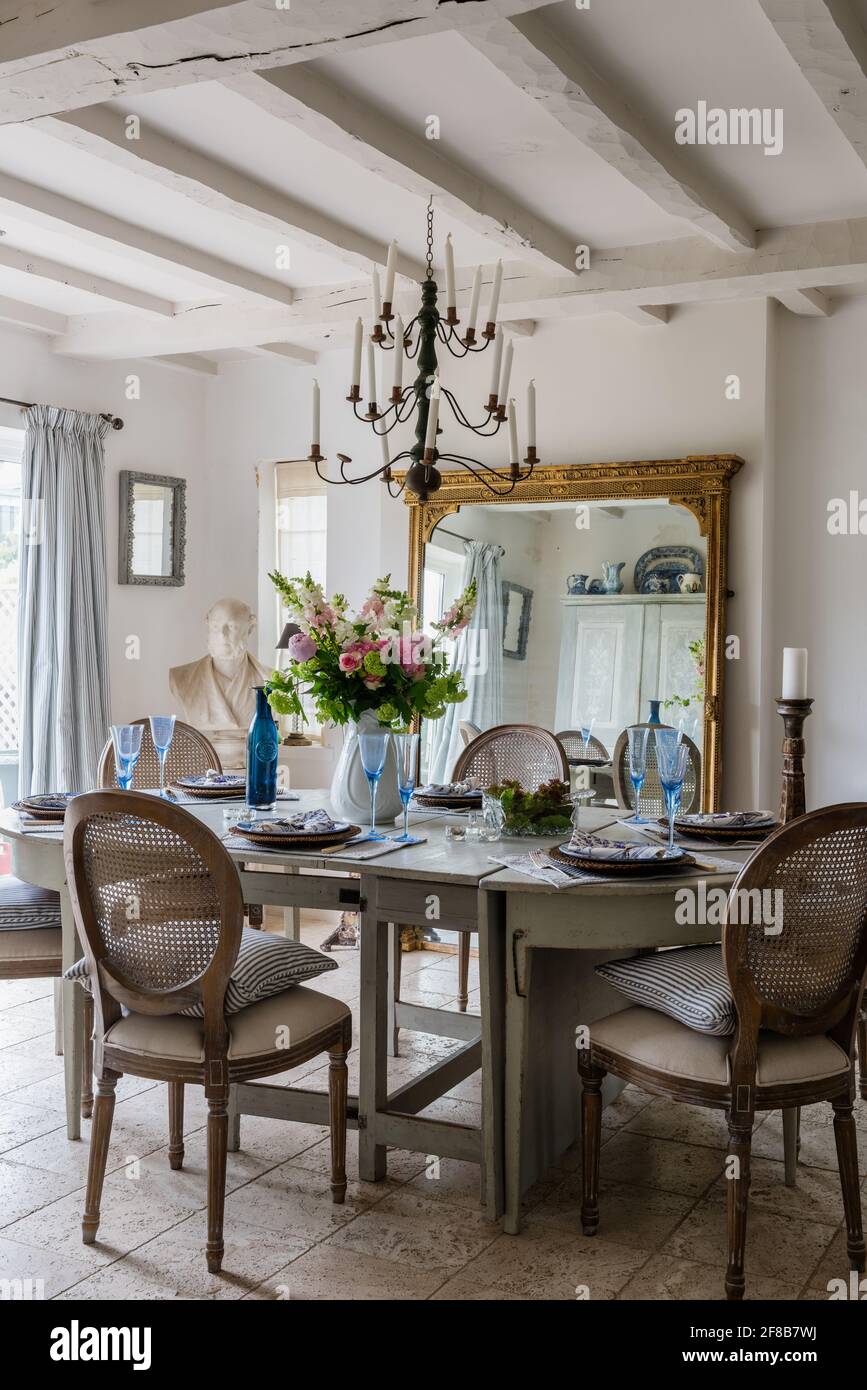 Georgian gilt framed mirror with glassware on dining table in 1930s West Sussex coastal renovation Stock Photo