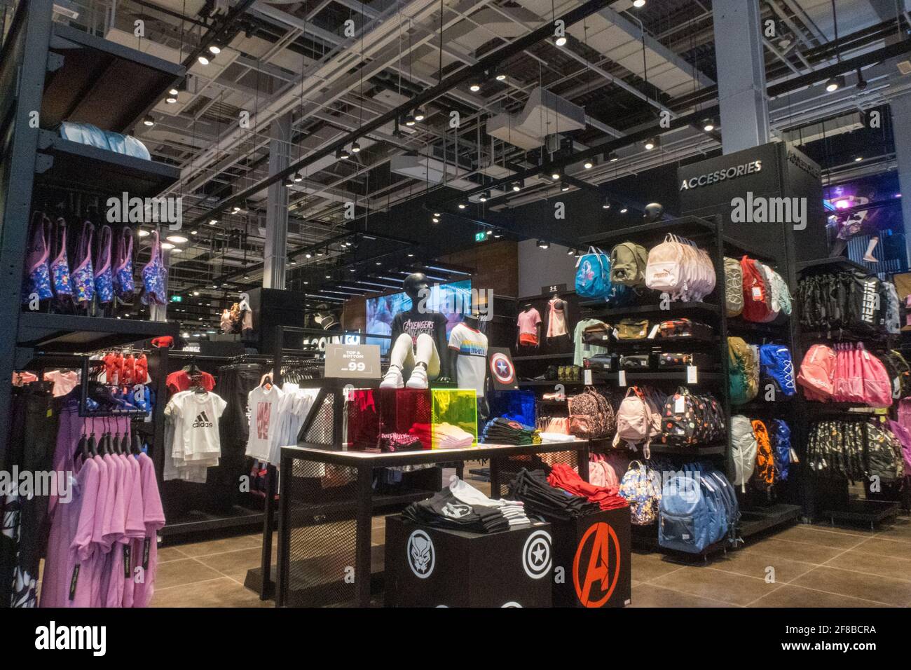 Converse shop hi-res stock photography and images - Alamy