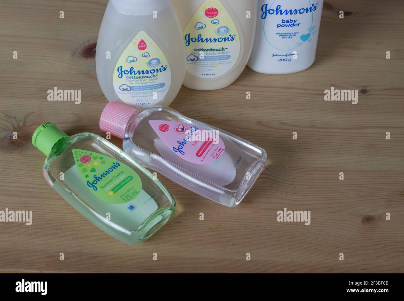 Johnson's baby shampoo hi-res stock photography and images - Alamy