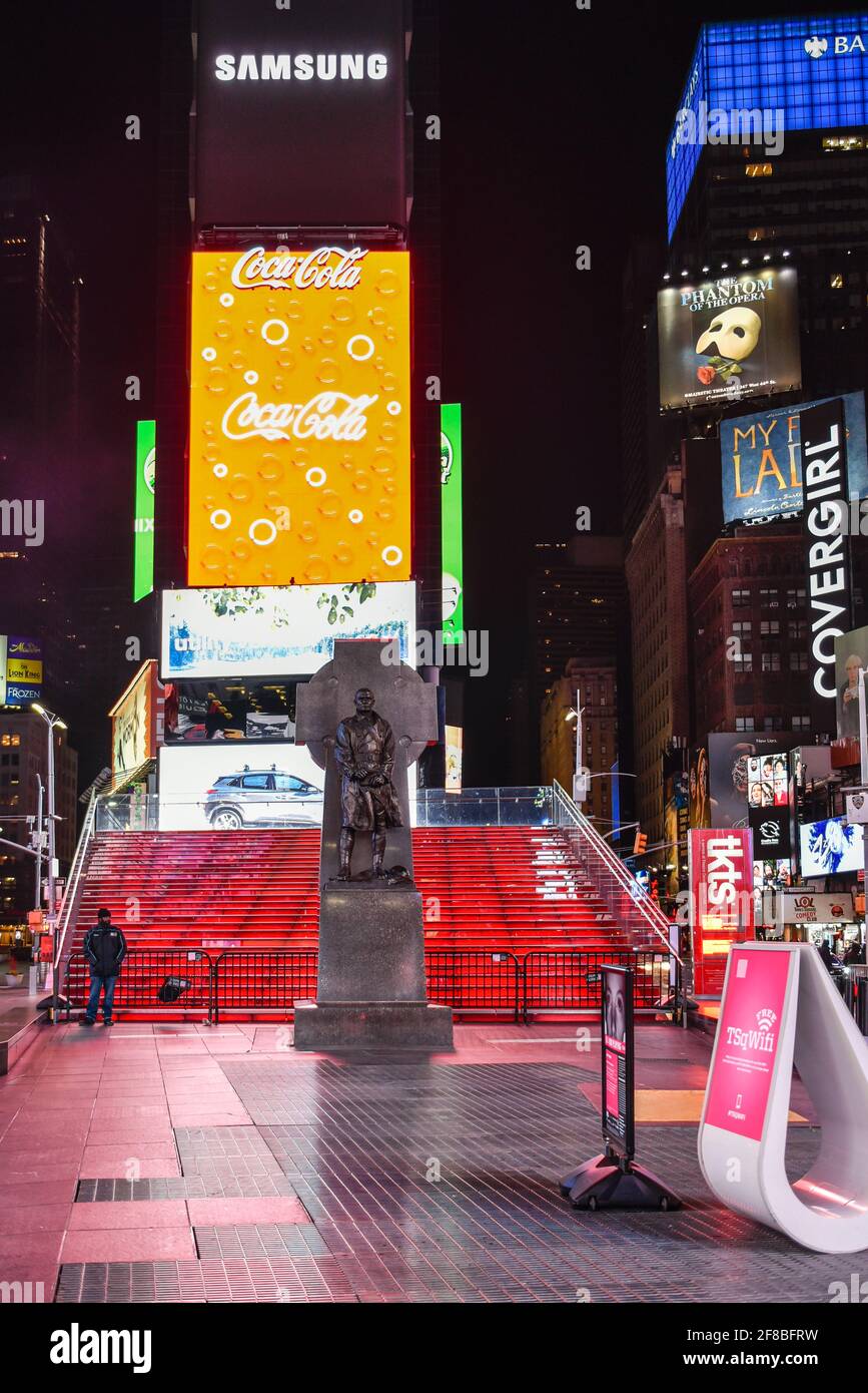 Times Square, Lifestyle at Night, New York, USA Stock Photo - Alamy