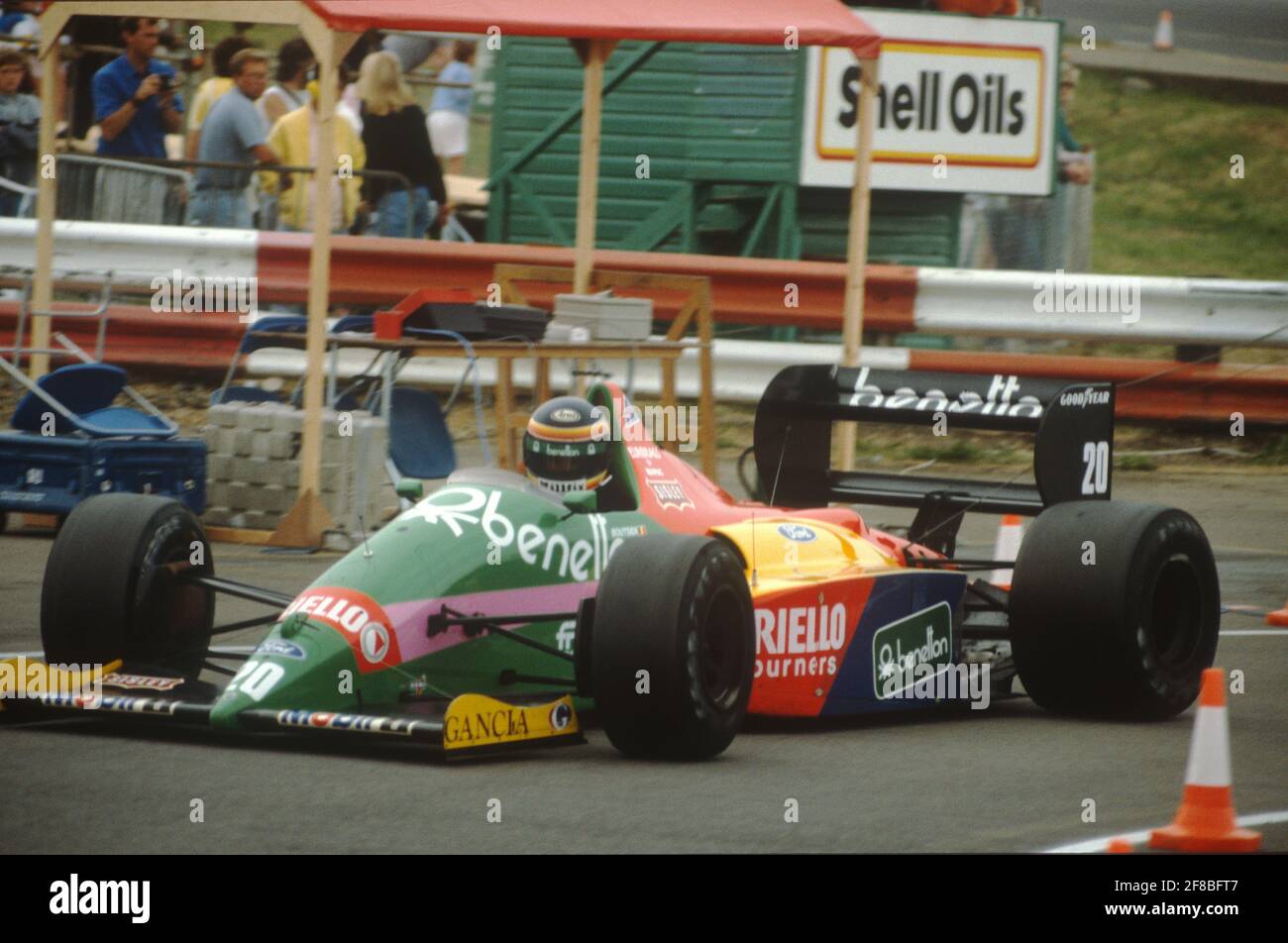 Thierry Boutsen brings his Benetton B187 into the pits during qualifying  for the 1987 British Grand Prix, Silverstone Stock Photo - Alamy