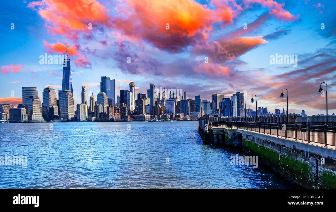 New york skyline dusk clouds hi-res stock photography and images - Alamy