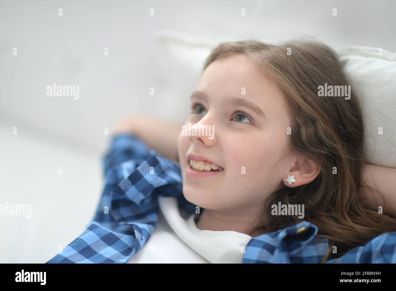 Cute little girl lying in bed at home Stock Photo - Alamy