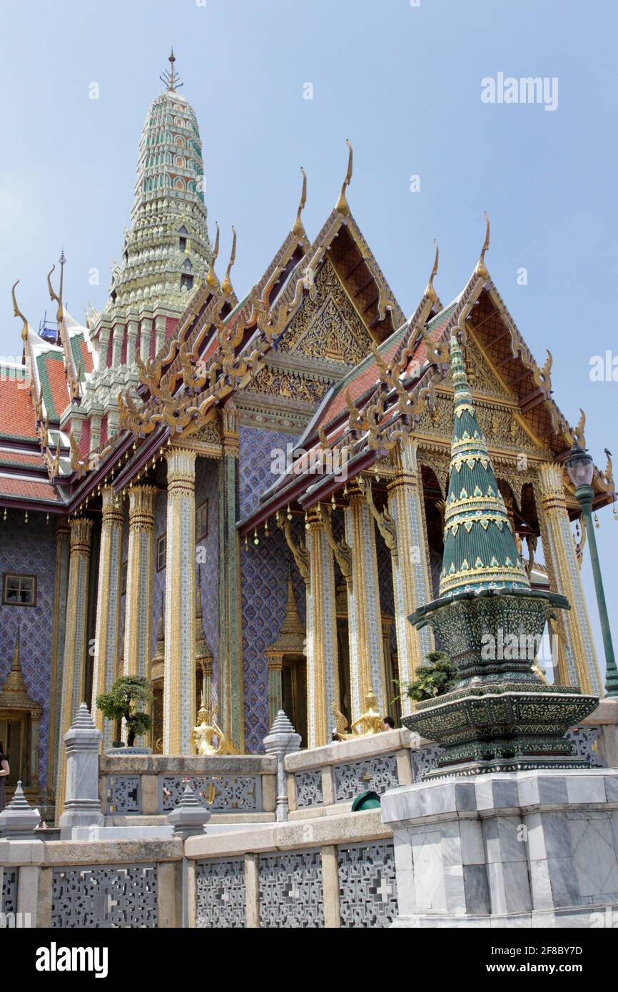 Colorful traditional Thai temple in Bangkok, Thailand Stock Photo - Alamy