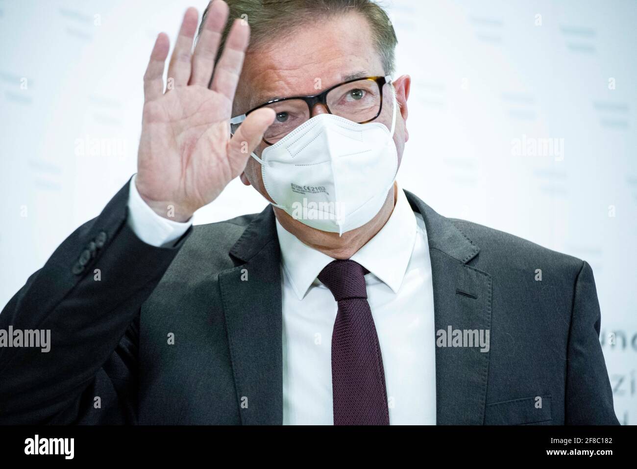 Sozialministerium Wien: Gesundheitsminister Rudolf Anschober (GRÜNE) erklärte heute in einer persönlichen Erklärung seinen Rücktritt. Im Bild: Bundesm Stock Photo