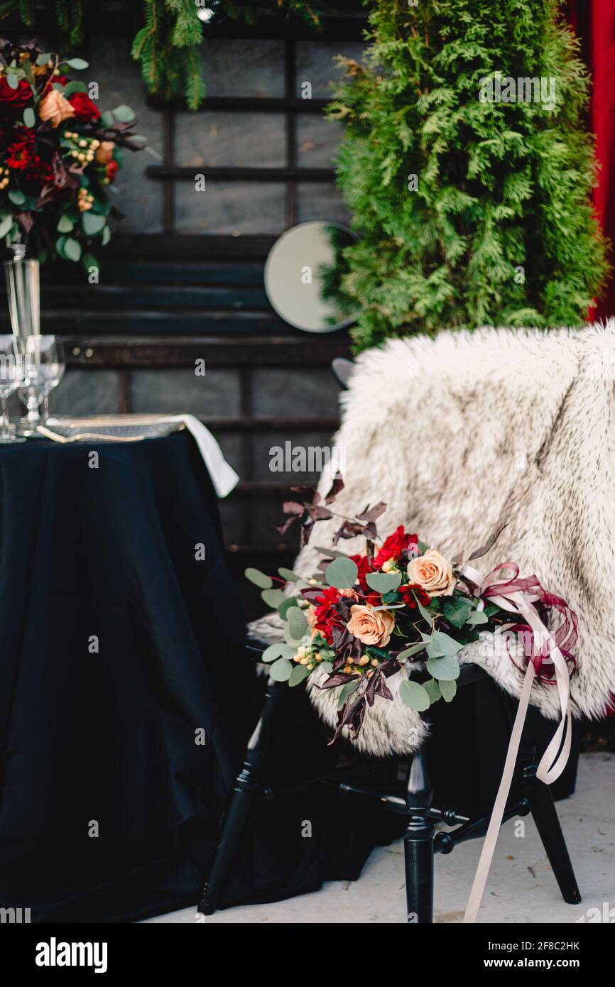 Navy blue and yellow table setting for outdoor wedding reception Stock Photo Alamy