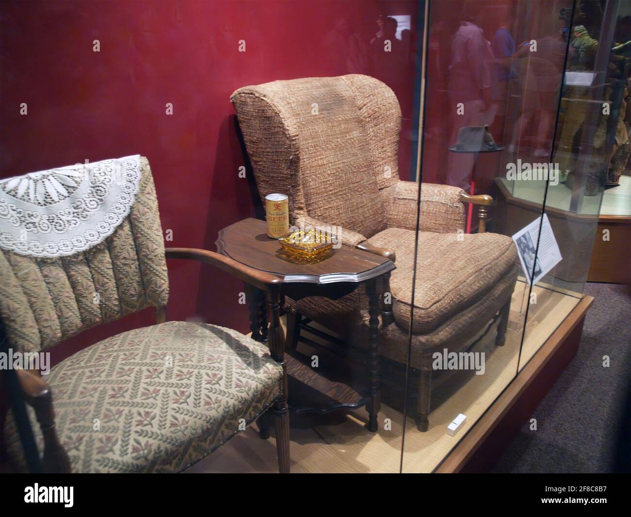 Archie bunker chair hires stock photography and images Alamy