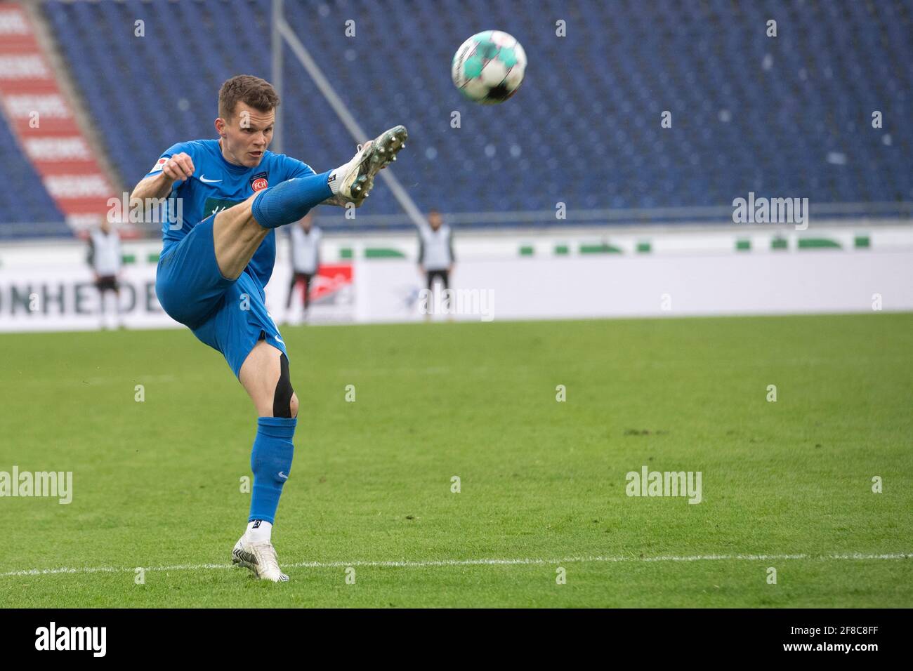 Florian PICK (HDH), Einzelaktion with Ball, Aktion, Fußball 2. Bundesliga,  28th matchday, Hanover 96 (H) - FC Heidenheim (HDH) 1: 3, on April 11th,  2021 in the HDI Arena Hannover/Germany. | usage worldwide Stock Photo -  Alamy