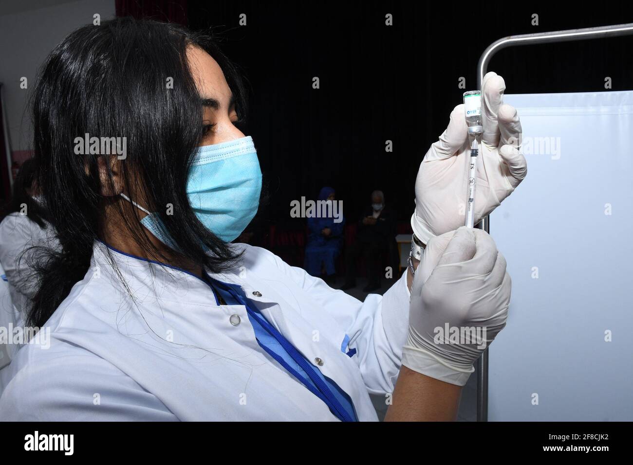 (210413) -- MOHAMMEDIA, April 13, 2021 (Xinhua) -- A medical worker prepares a dose of China's Sinopharm COVID-19 vaccine in Mohammedia, Morocco, on April 13, 2021. Morocco's COVID-19 tally rose to 502,277 on Monday as 175 new cases were registered during the past 24 hours. (Photo by Chadi/Xinhua) Stock Photo