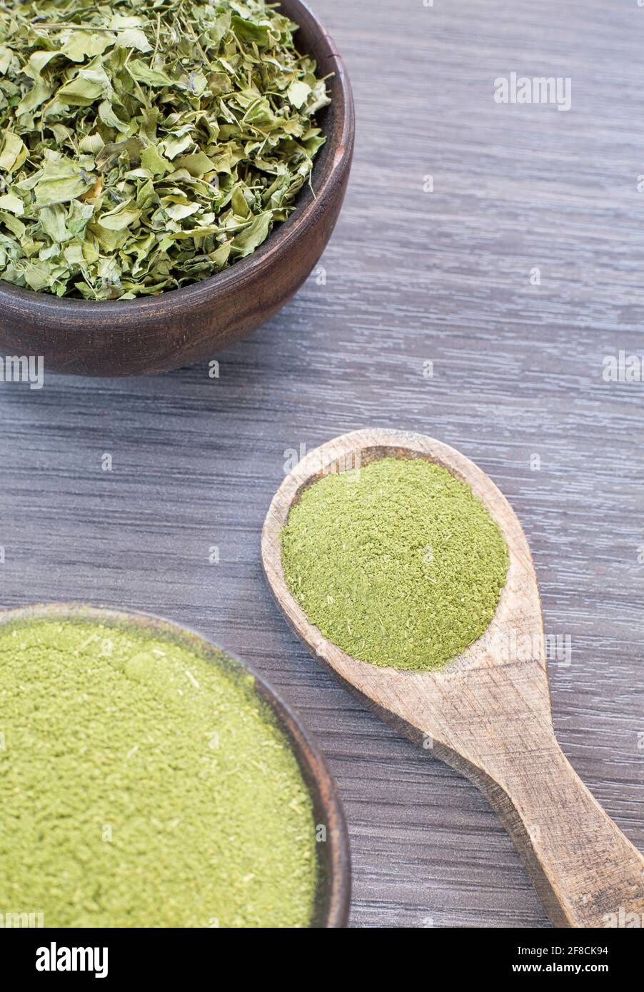Leaves and moringa powder - Moringa oleifera Stock Photo - Alamy