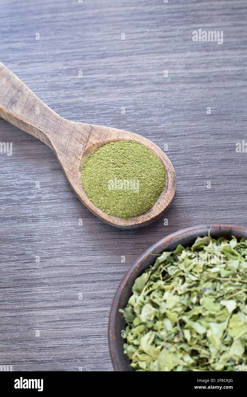 Leaves and moringa powder - Moringa oleifera Stock Photo - Alamy