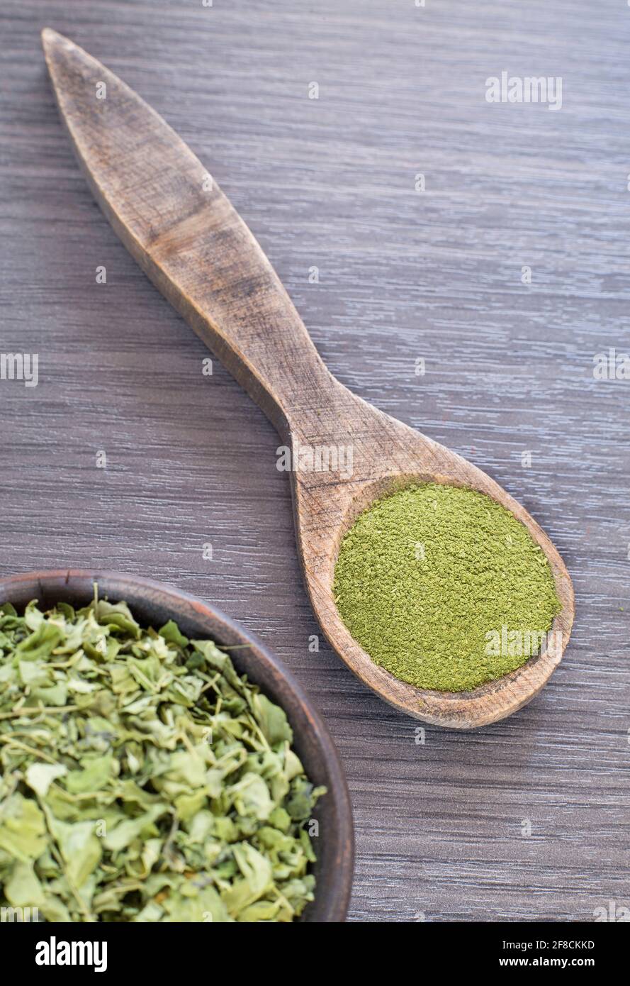 Leaves and moringa powder - Moringa oleifera Stock Photo - Alamy