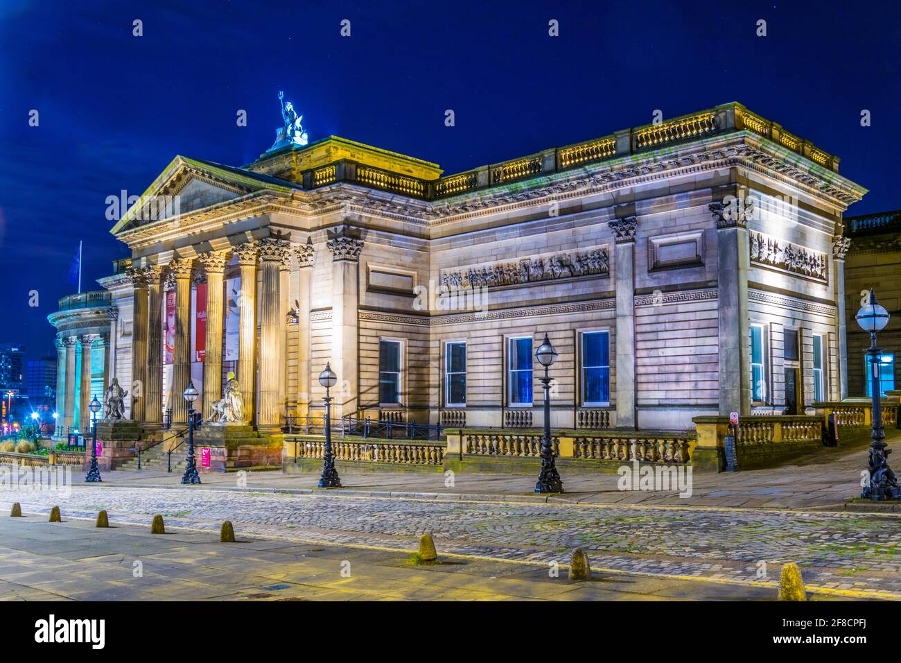 Night view of the Walker art gallery in Liverpool, England Stock Photo Alamy