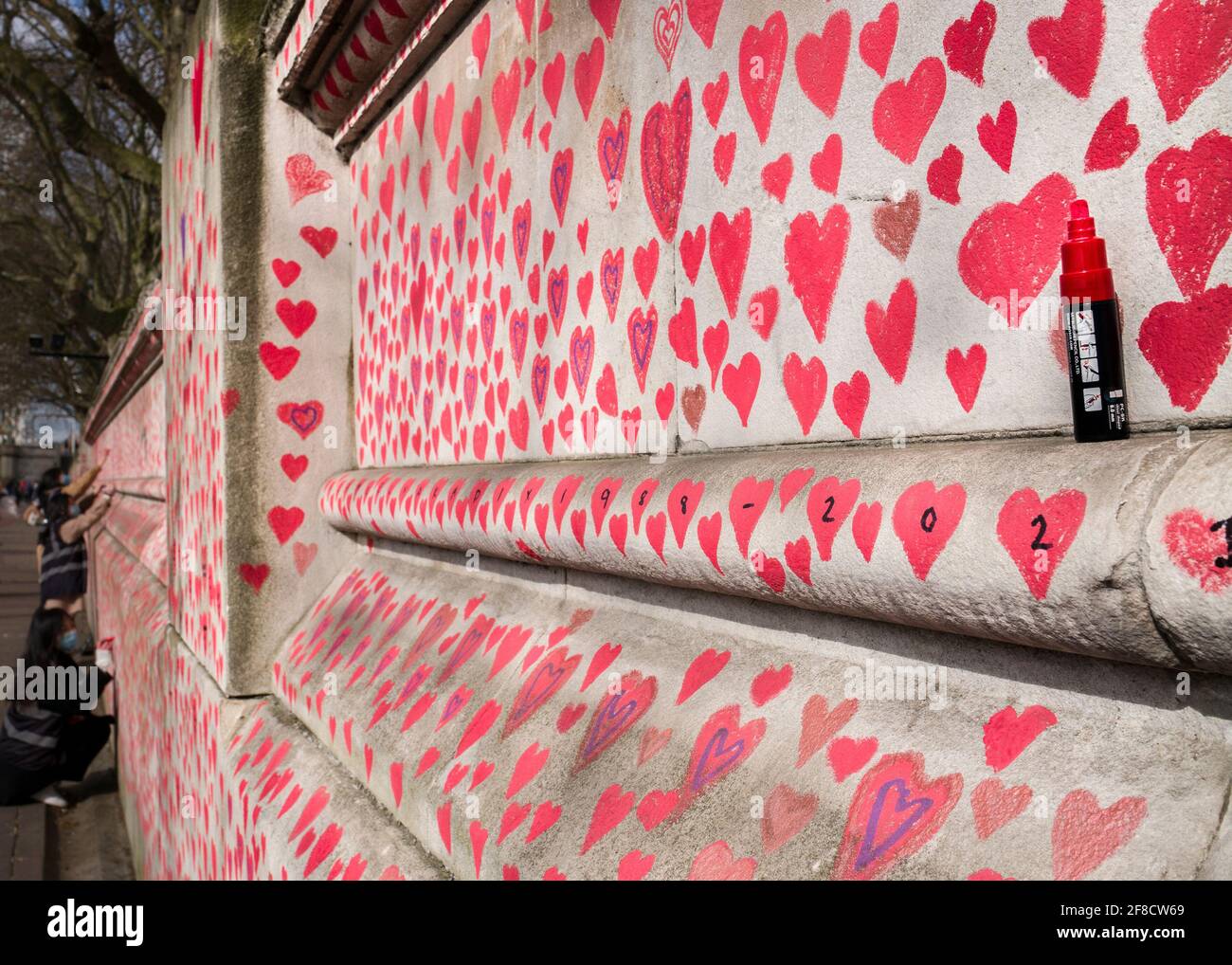 National Covid Memorial Wall, 150,000 hearts painted on wall opposite the Houses of Parliament as a memorial to those who have died of coronavirus Stock Photo
