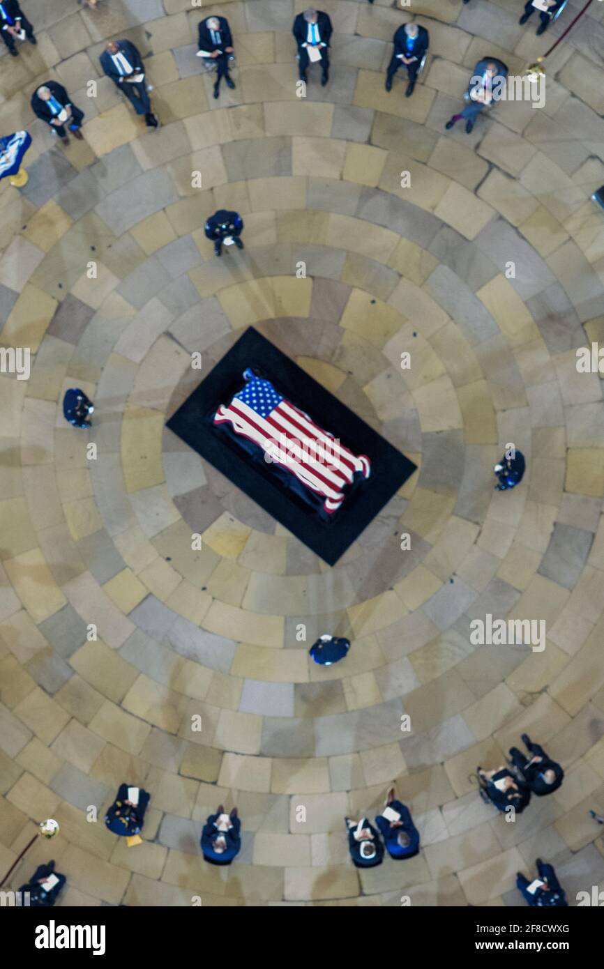 Washington, USA. 13th Apr, 2021. Capitol Police officer William “Billy” Evans lies in honor in the Rotunda of the US Capitol in Washington, DC on April 13, 2021. Photo by Mandel NGAN/Pool/Sipa USA Credit: Sipa USA/Alamy Live News Stock Photo