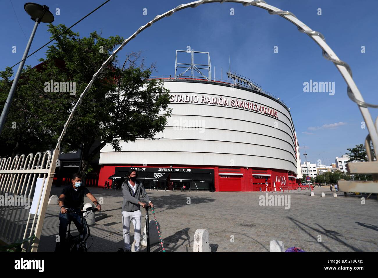 Soccer - European Cup - Final - Steaua Bucharest v Barcelona - Estadio  Ramon Sanchez Pizjuan, Sevilla Stock Photo - Alamy