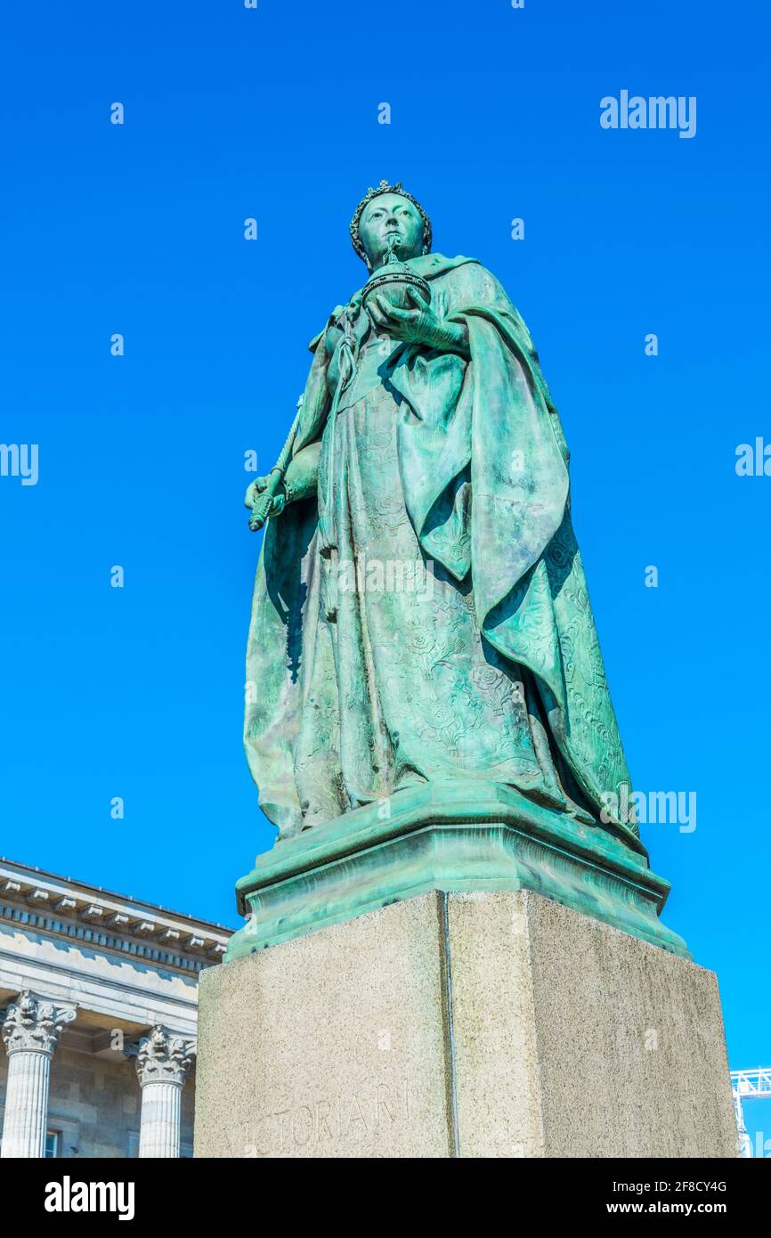Statue of Queen Victoria in Birmingham, England Stock Photo Alamy
