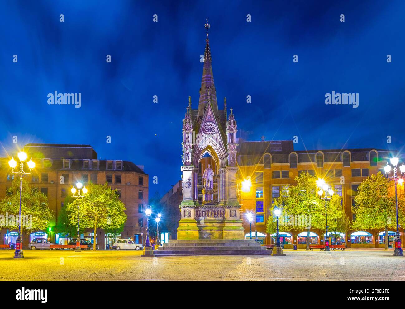 Night view of the Albert memorial on Albert square in front of the town