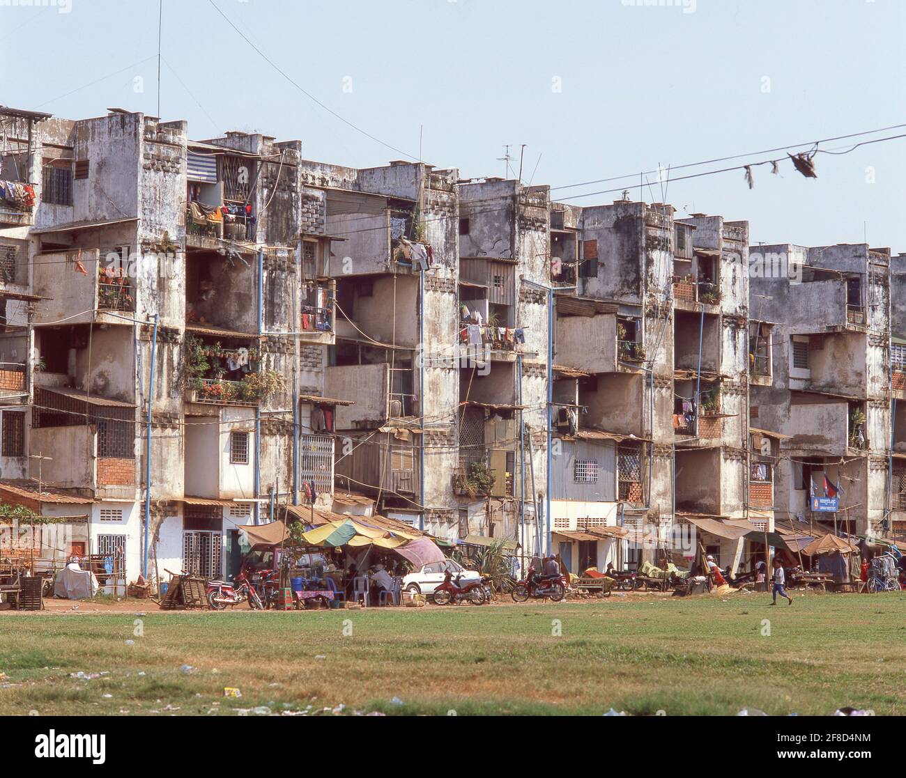 Slum housing, Phnom Penh, Kingdom of Cambodia Stock Photo - Alamy