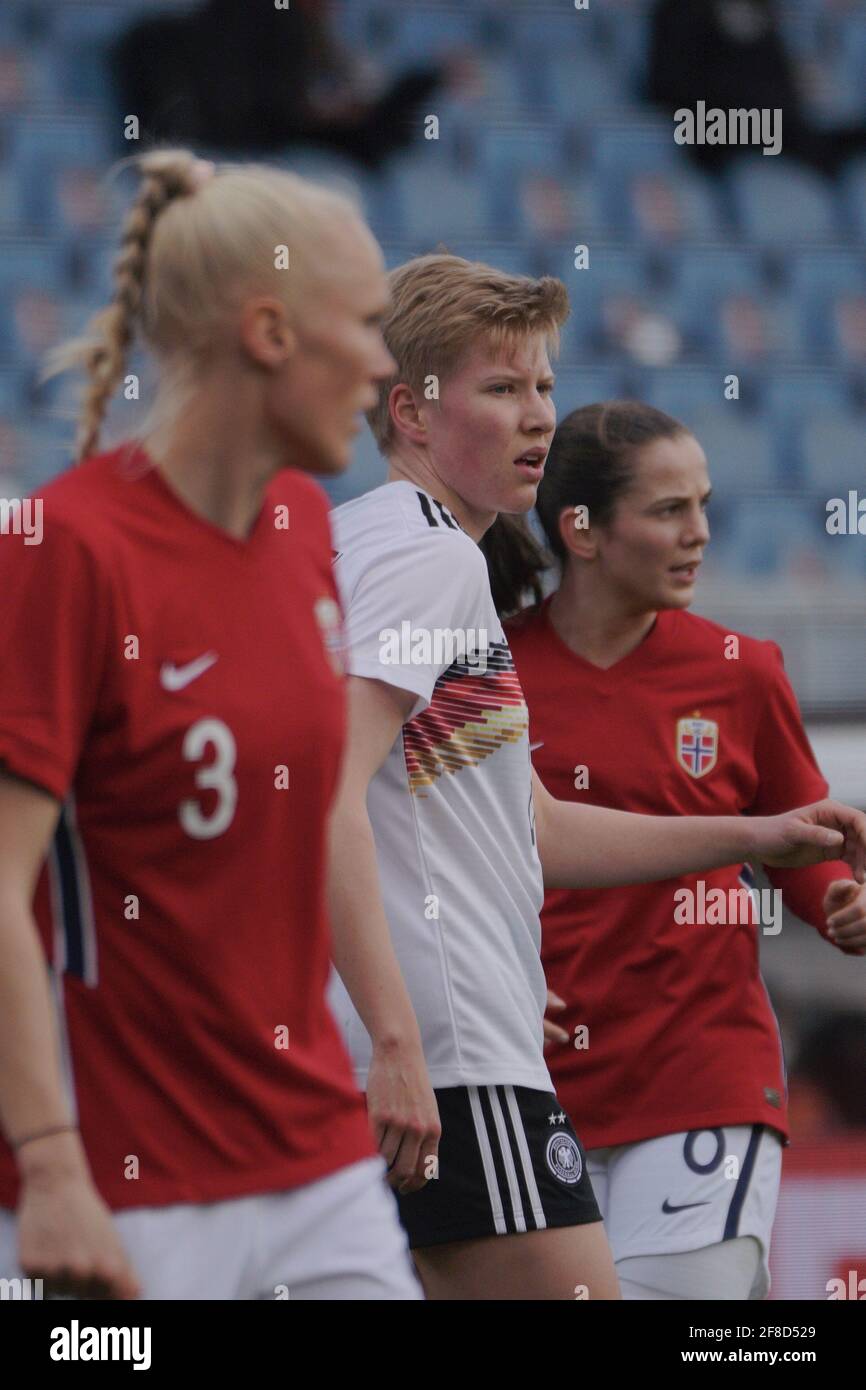 Wiesbaden, Germany. 13th Apr, 2021. Paulina Krumbiegel ( 8 Germany ) during the friendly game between Germany and Norway at BRITA Arena in Wiesbaden, Germany. Credit: SPP Sport Press Photo. /Alamy Live News Stock Photo