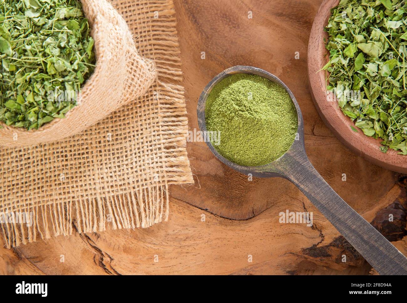 Leaves and moringa powder - Moringa oleifera Stock Photo - Alamy