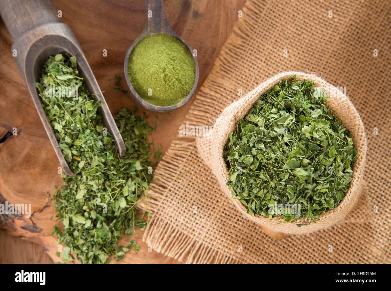 Leaves and moringa powder - Moringa oleifera Stock Photo - Alamy